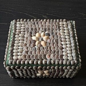 Seashell trinket/jewelry box